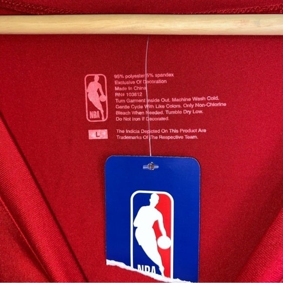 NWT NBA Atlanta Hawks Red Oversized Tee - Picture 4 of 4